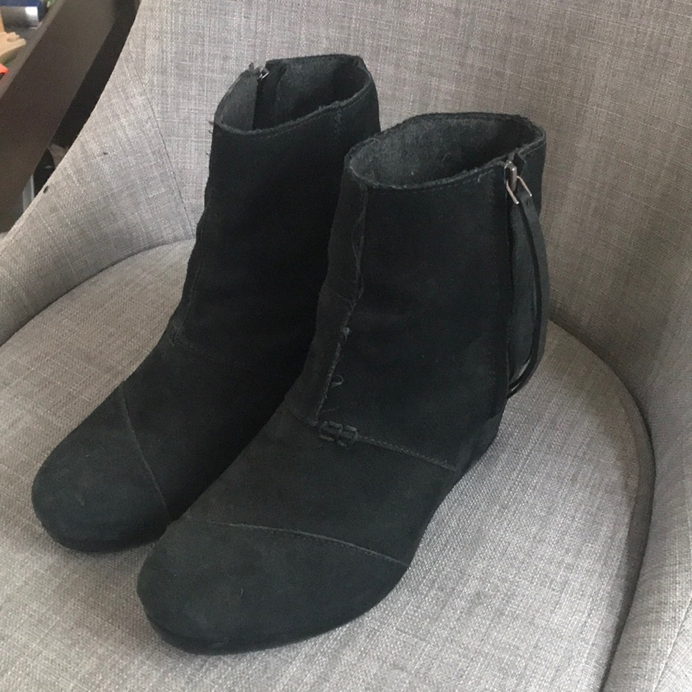 Black suede Toms wedges